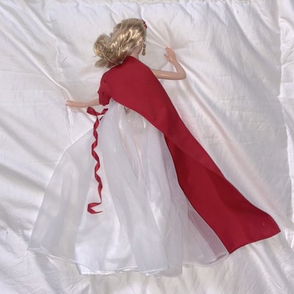 2010 Holiday Barbie - Picture 2 of 4